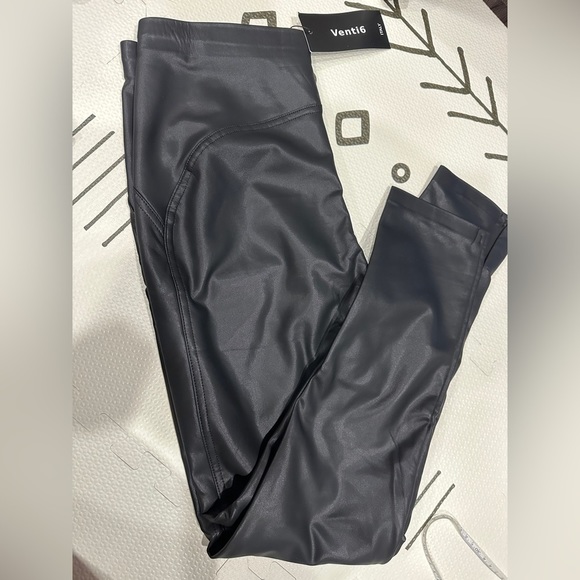 NEW | VENTI6 MOTION FAUX LEATHER LEGGING IN BLACK - Picture 5 of 7